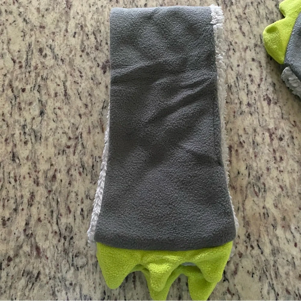 Dinosaur hat gloves scarf 12-24 months set gray lime green new without tags